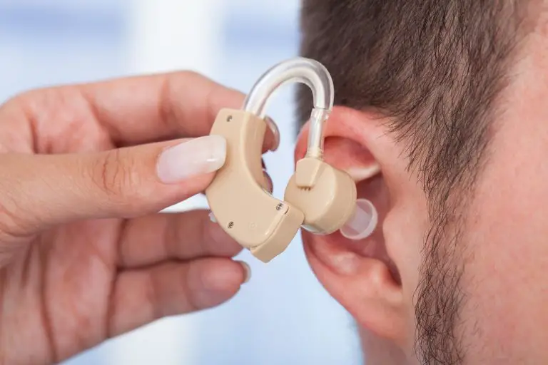 Médecin spécialiste des oreilles : quand consulter un audioprothésiste ?