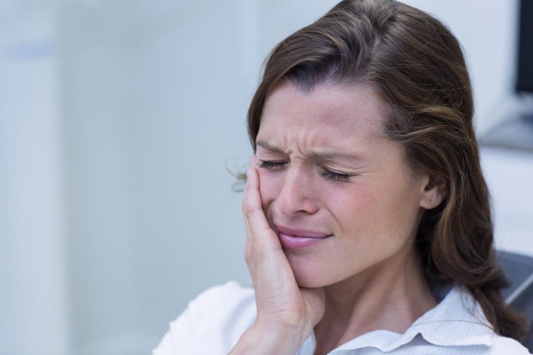 Dents sensibles au chaud et au froid : qu’est-ce que ça cache ?