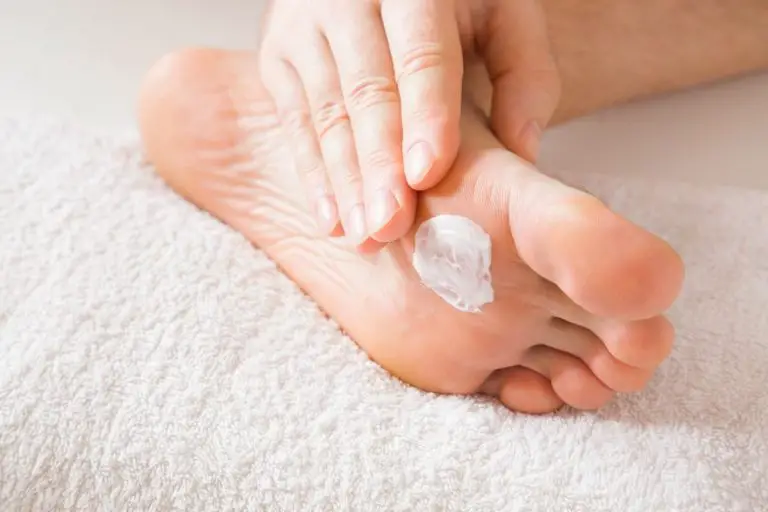 7 produits toxiques à éviter sur vos pieds