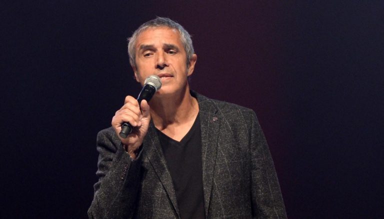 Julien Clerc a dû arrêter la cocaïne, « très mauvaise pour le nez et la gorge »