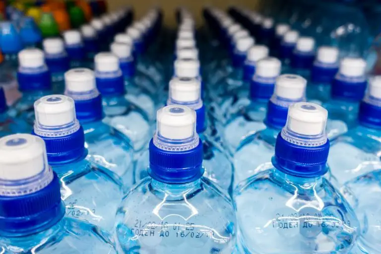 Plusieurs grandes marques d’eau en bouteille contaminées par du plastique