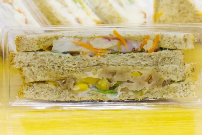 Rappel de sandwiches thon crudités à cause de la présence de bouts de plastique