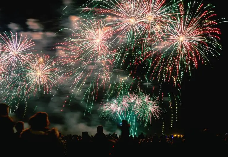 Gironde : le feu d’artifice retombe dans la foule et brûle 9 personnes