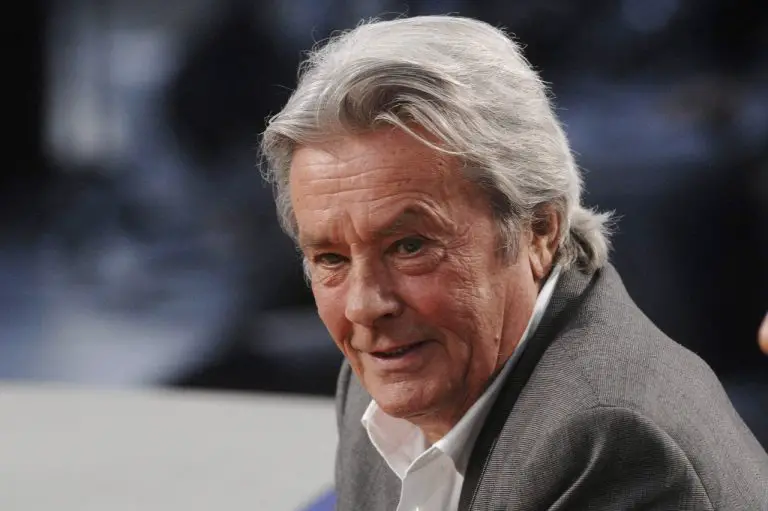 Alain-Fabien Delon donne des nouvelles rassurantes de son père