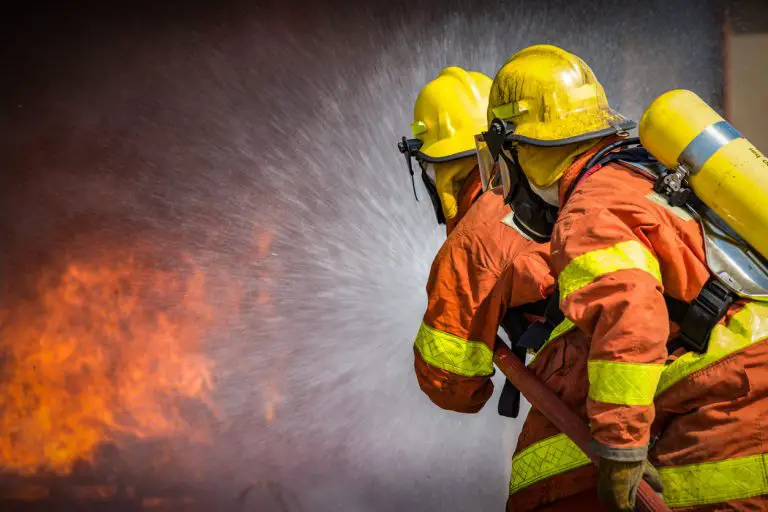 Rouen : un incendie fait rage dans une usine abritant de dangereux produits chimiques