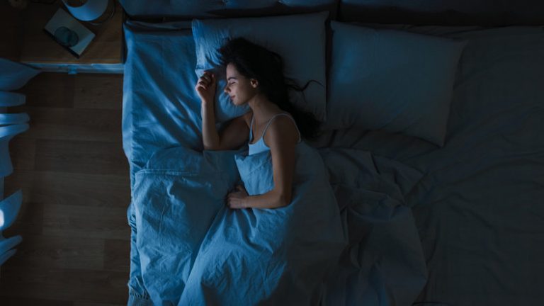 Mal de dos, ronflement : comment éviter les mauvaises positions de sommeil ?