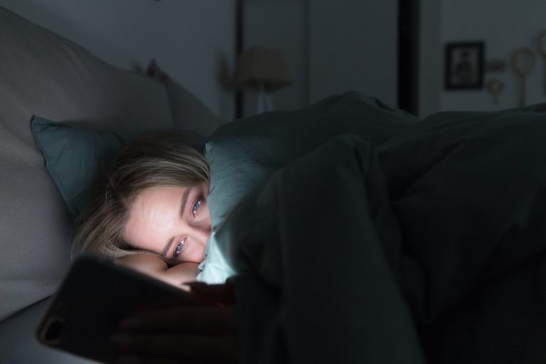 Obésité et sommeil : vous coucher tard peut vous faire prendre du poids