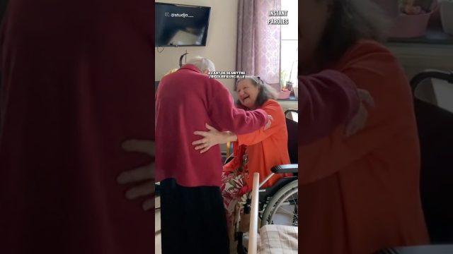 Cette grand-mère de 96 ans revoit sa meilleure amie de 94 ans après cinq années #shorts